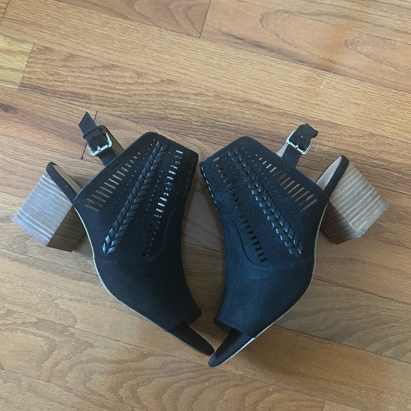 Black Peep-Toe Block Heel Sandals - Picture 1 of 6